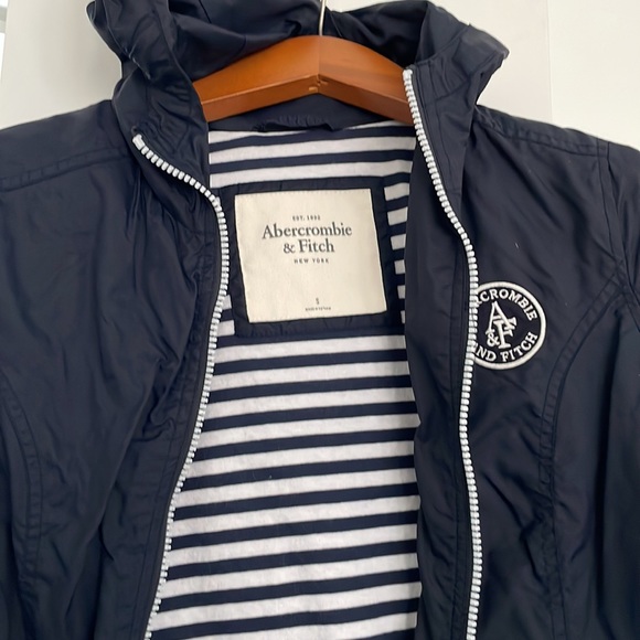 A&F Lightweight Jacket - Picture 2 of 3